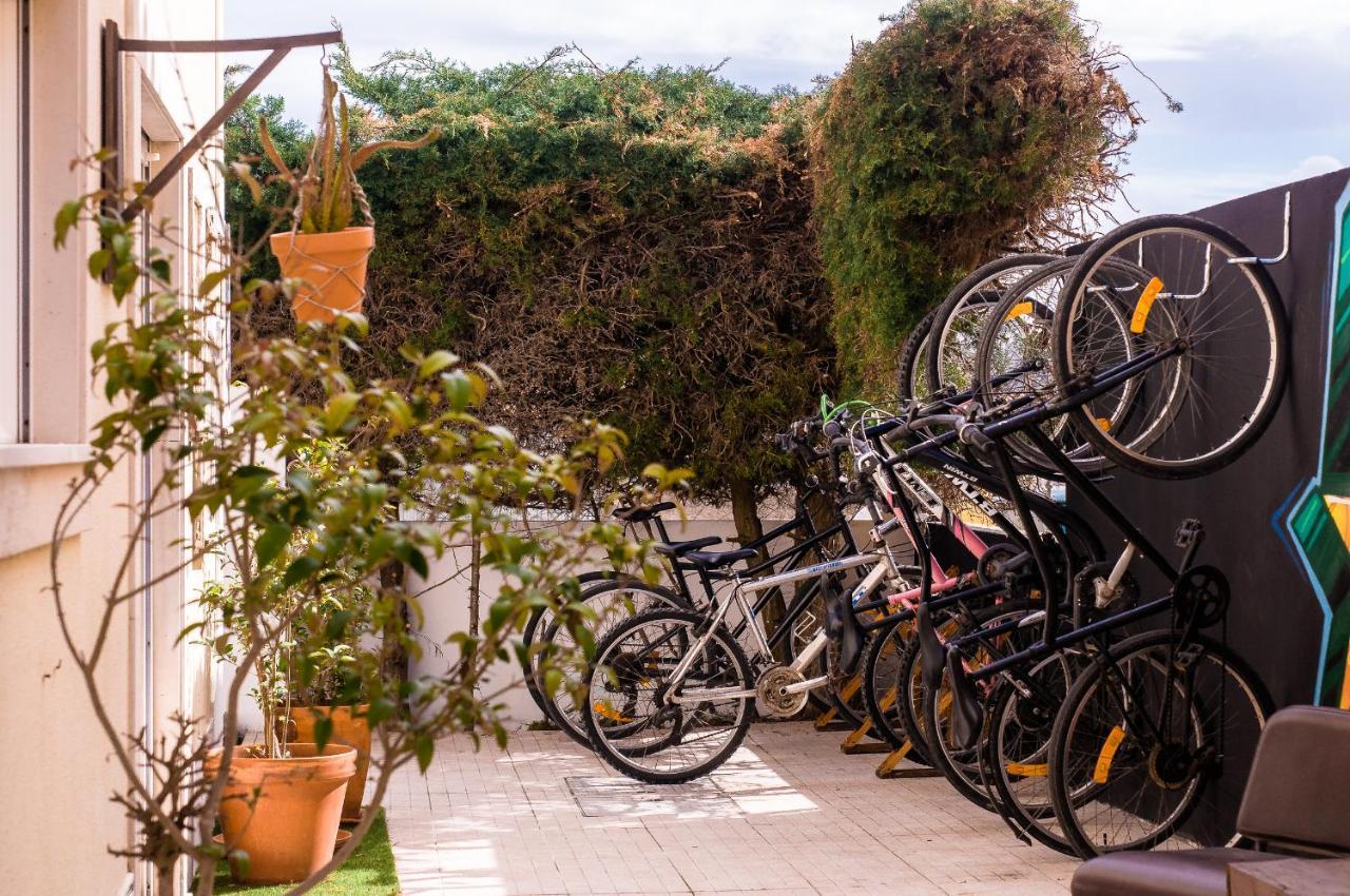 Pineapple Surf House Hostel อาโตเกีย ดา บาเลยา ภายนอก รูปภาพ