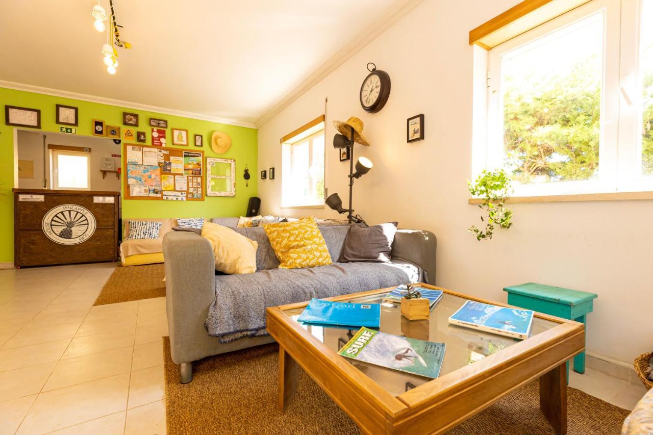 Pineapple Surf House Hostel อาโตเกีย ดา บาเลยา ภายนอก รูปภาพ