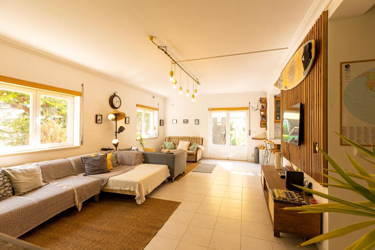 Pineapple Surf House Hostel อาโตเกีย ดา บาเลยา ภายนอก รูปภาพ