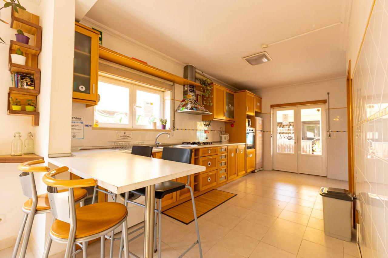 Pineapple Surf House Hostel อาโตเกีย ดา บาเลยา ภายนอก รูปภาพ