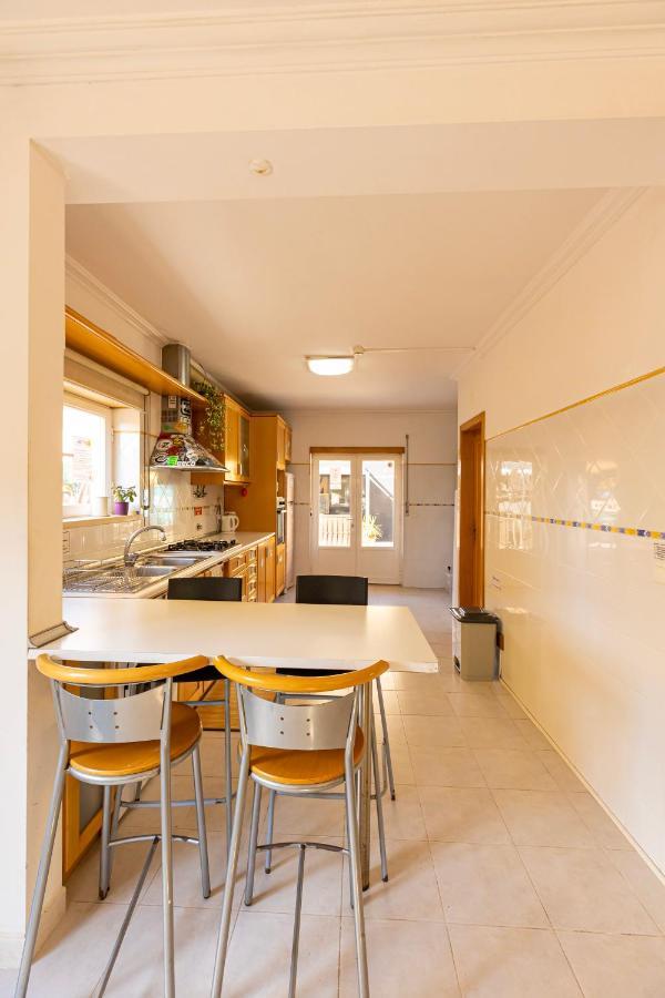 Pineapple Surf House Hostel อาโตเกีย ดา บาเลยา ภายนอก รูปภาพ
