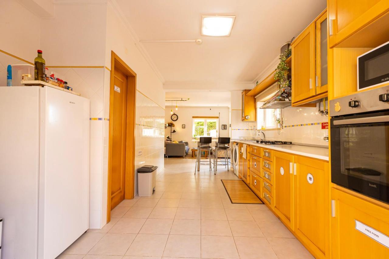 Pineapple Surf House Hostel อาโตเกีย ดา บาเลยา ภายนอก รูปภาพ