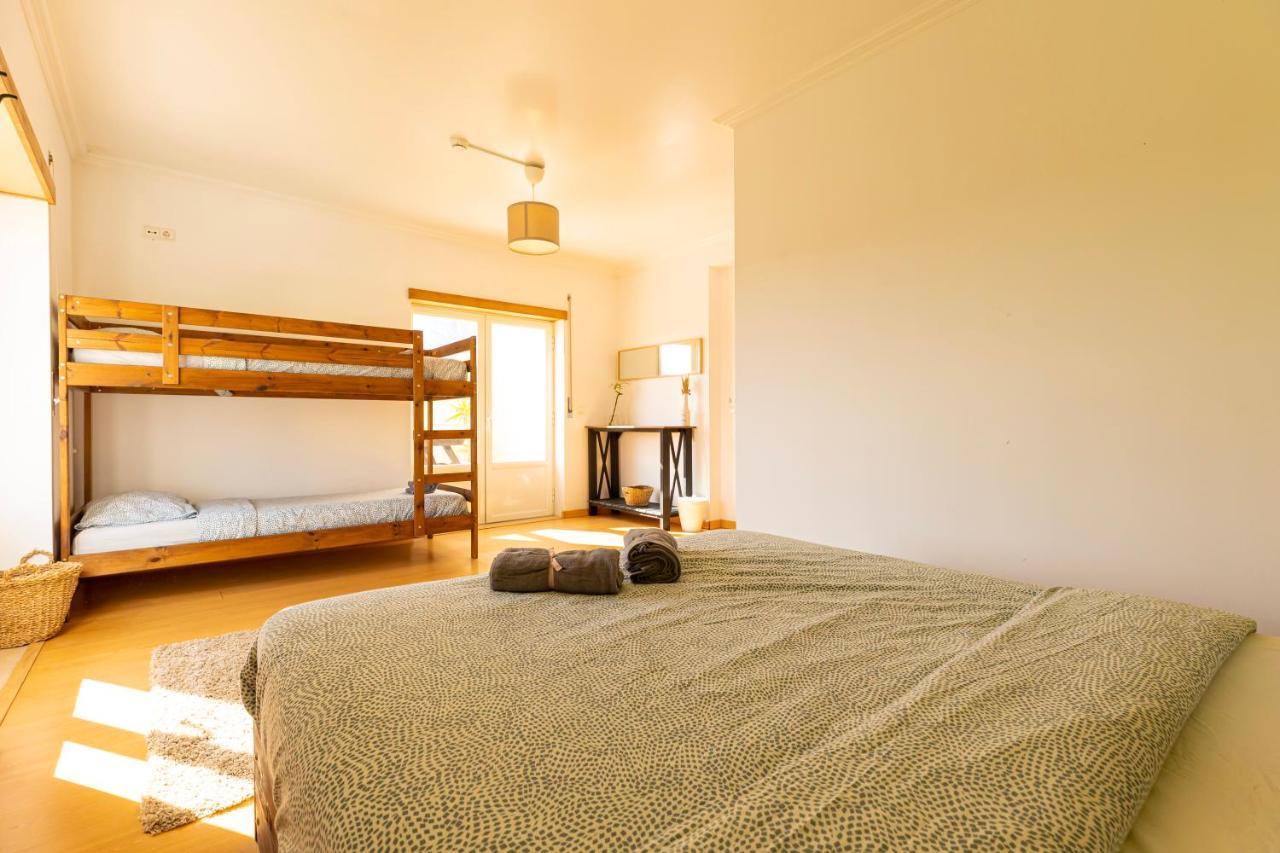 Pineapple Surf House Hostel อาโตเกีย ดา บาเลยา ภายนอก รูปภาพ