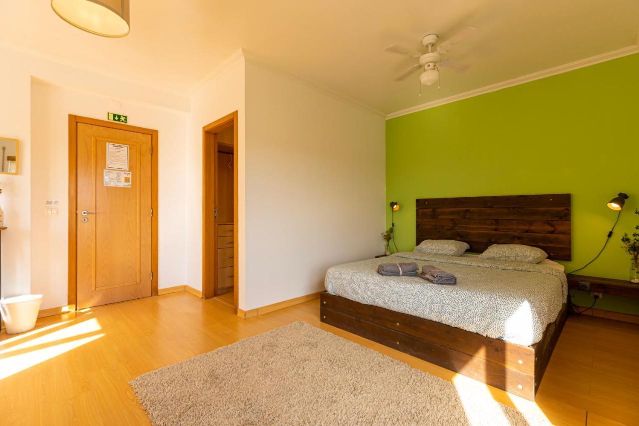 Pineapple Surf House Hostel อาโตเกีย ดา บาเลยา ภายนอก รูปภาพ