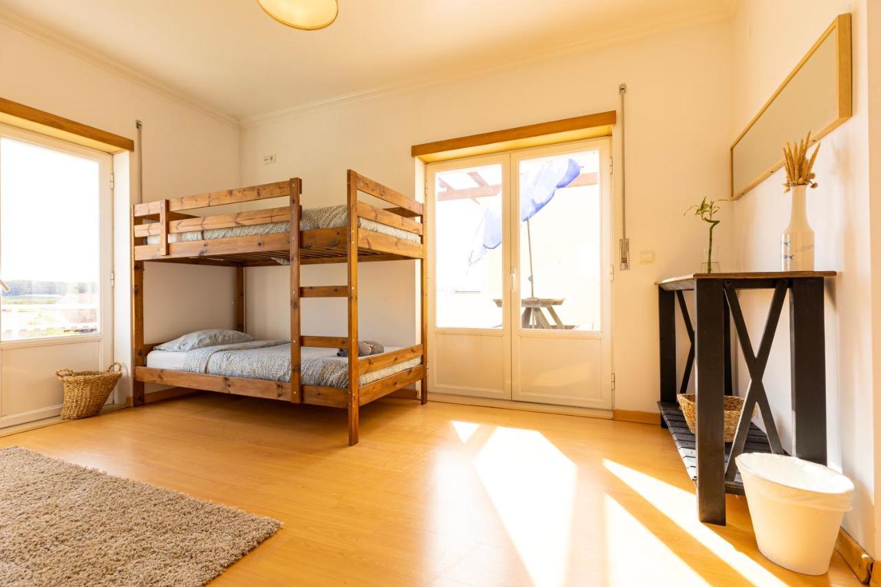 Pineapple Surf House Hostel อาโตเกีย ดา บาเลยา ภายนอก รูปภาพ
