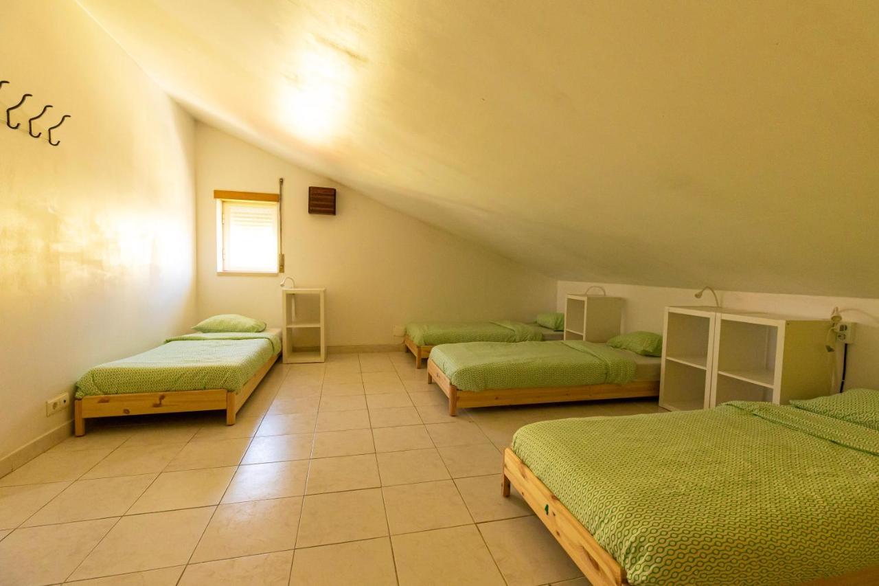 Pineapple Surf House Hostel อาโตเกีย ดา บาเลยา ภายนอก รูปภาพ