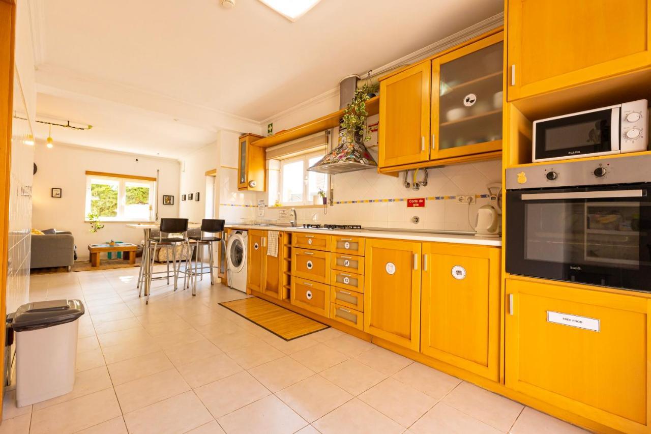Pineapple Surf House Hostel อาโตเกีย ดา บาเลยา ภายนอก รูปภาพ