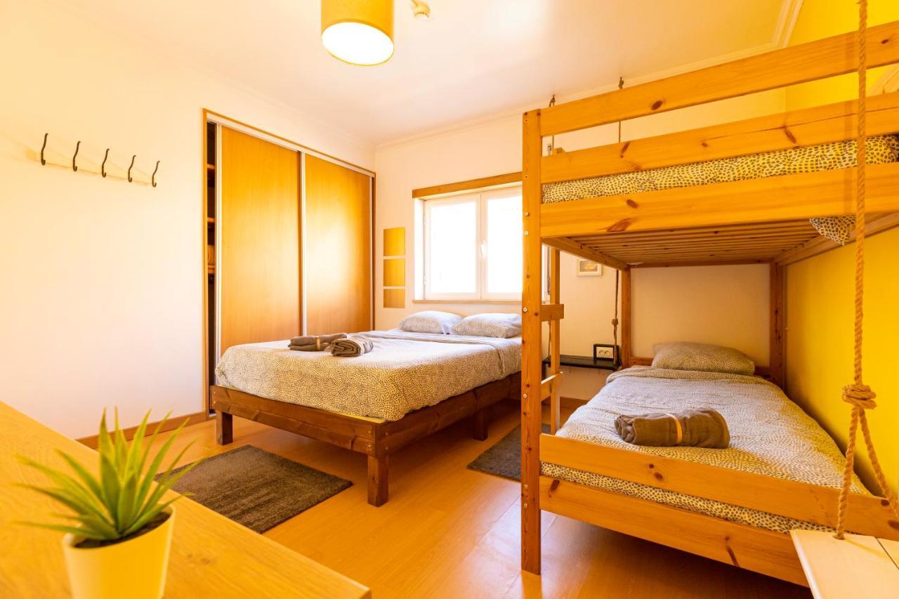 Pineapple Surf House Hostel อาโตเกีย ดา บาเลยา ภายนอก รูปภาพ