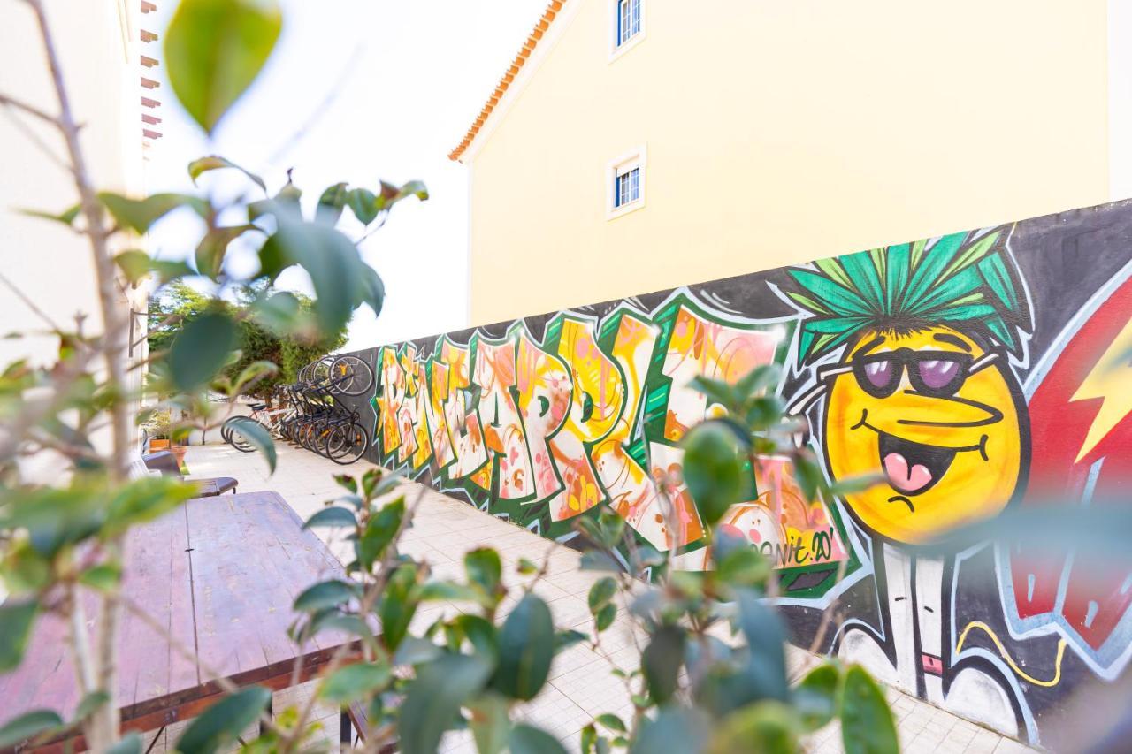 Pineapple Surf House Hostel อาโตเกีย ดา บาเลยา ภายนอก รูปภาพ