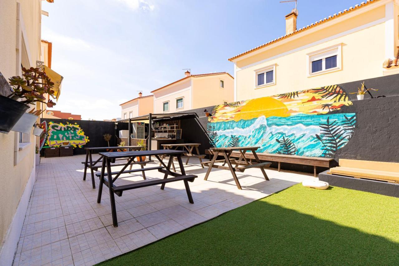 Pineapple Surf House Hostel อาโตเกีย ดา บาเลยา ภายนอก รูปภาพ