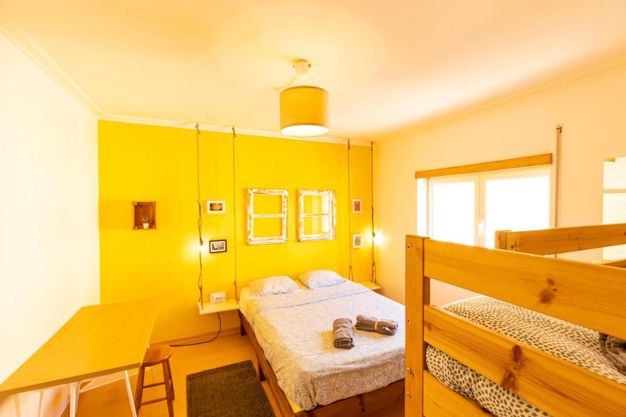 Pineapple Surf House Hostel อาโตเกีย ดา บาเลยา ภายนอก รูปภาพ