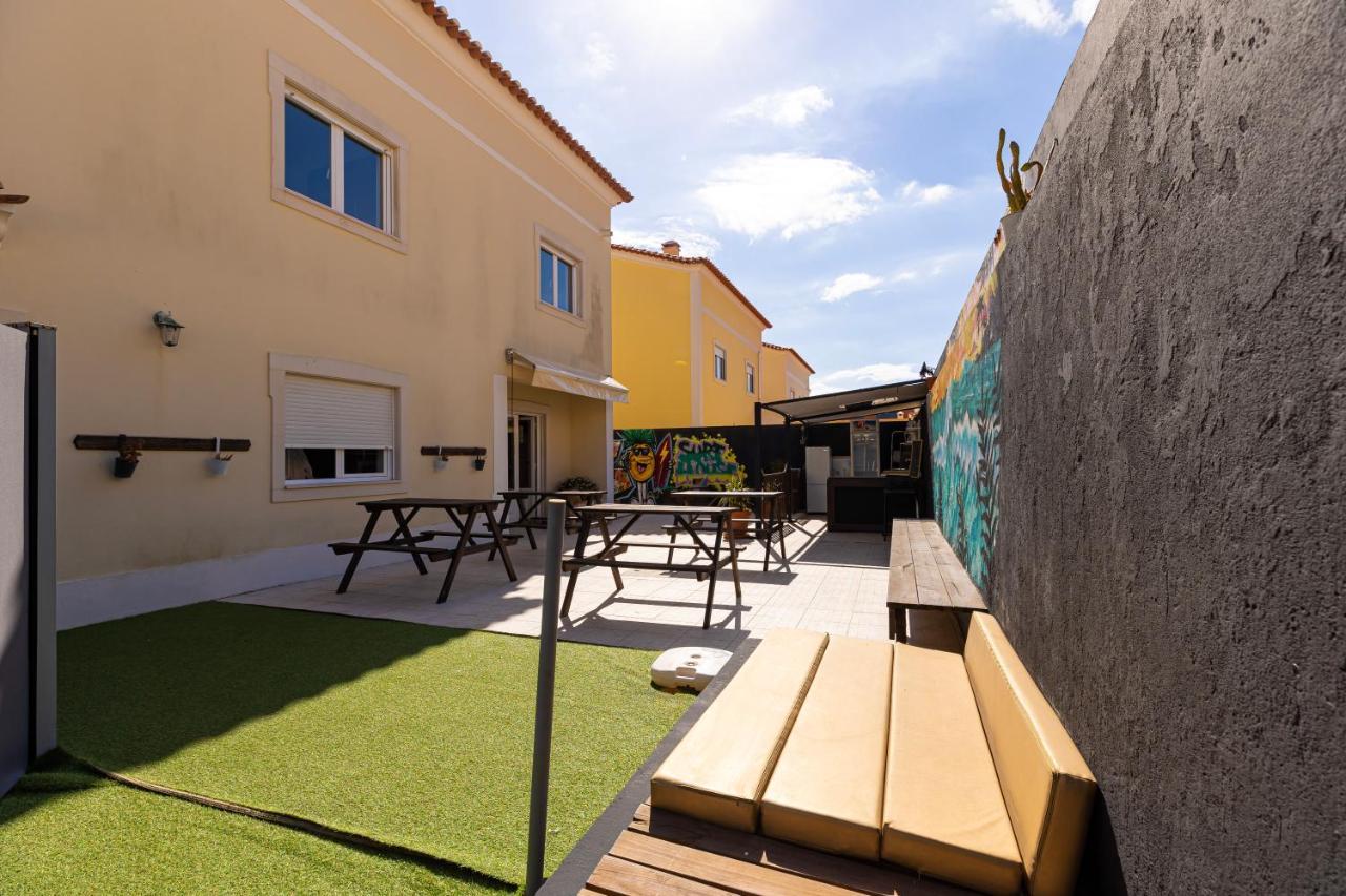 Pineapple Surf House Hostel อาโตเกีย ดา บาเลยา ภายนอก รูปภาพ