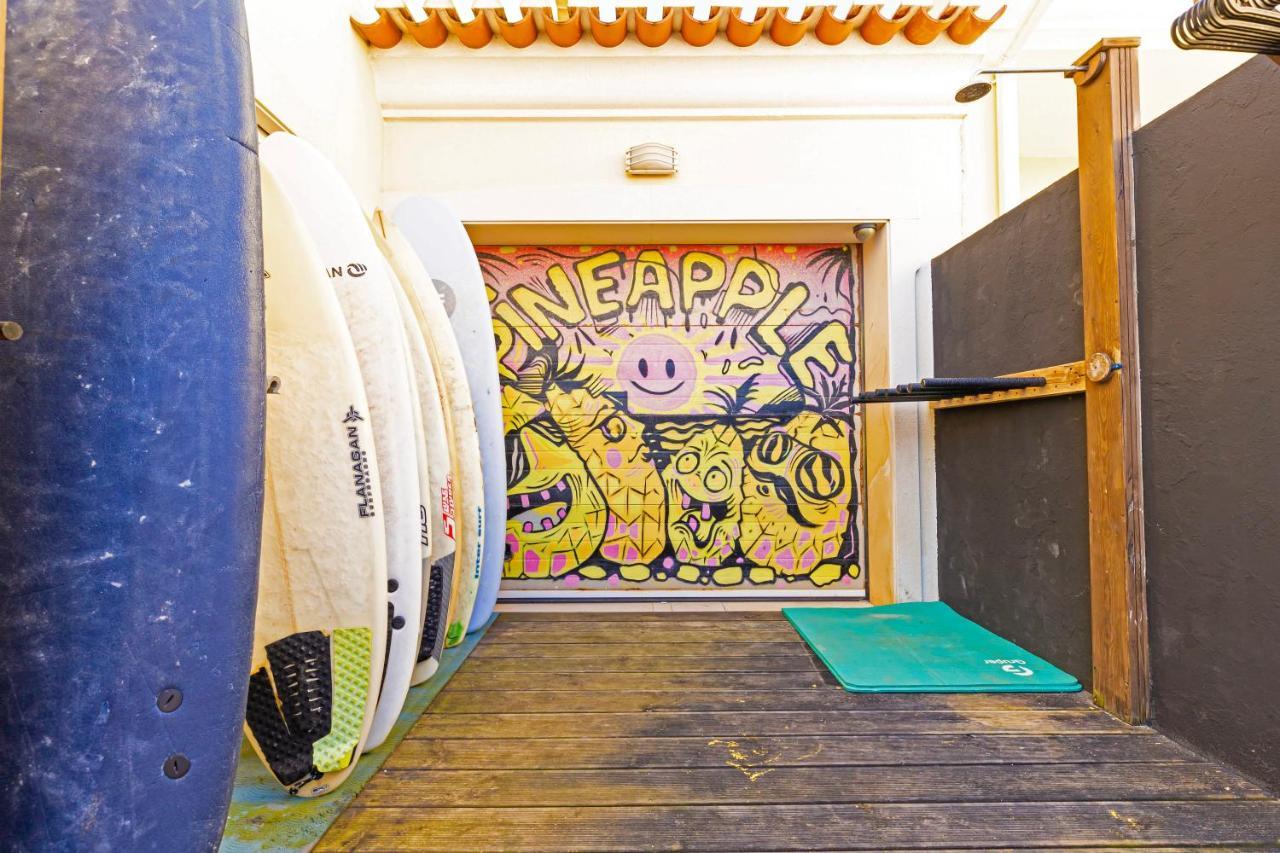 Pineapple Surf House Hostel อาโตเกีย ดา บาเลยา ภายนอก รูปภาพ
