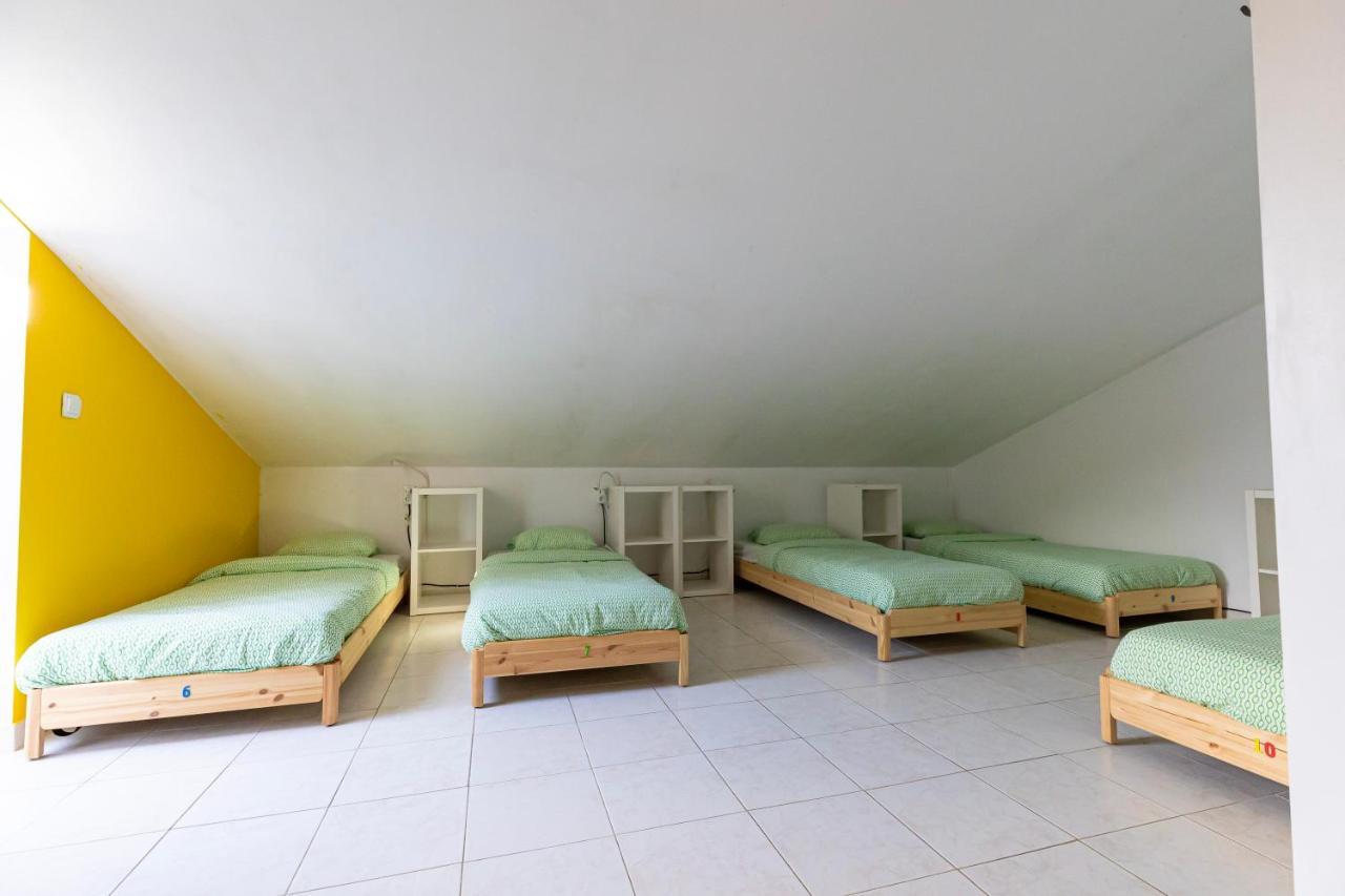 Pineapple Surf House Hostel อาโตเกีย ดา บาเลยา ภายนอก รูปภาพ