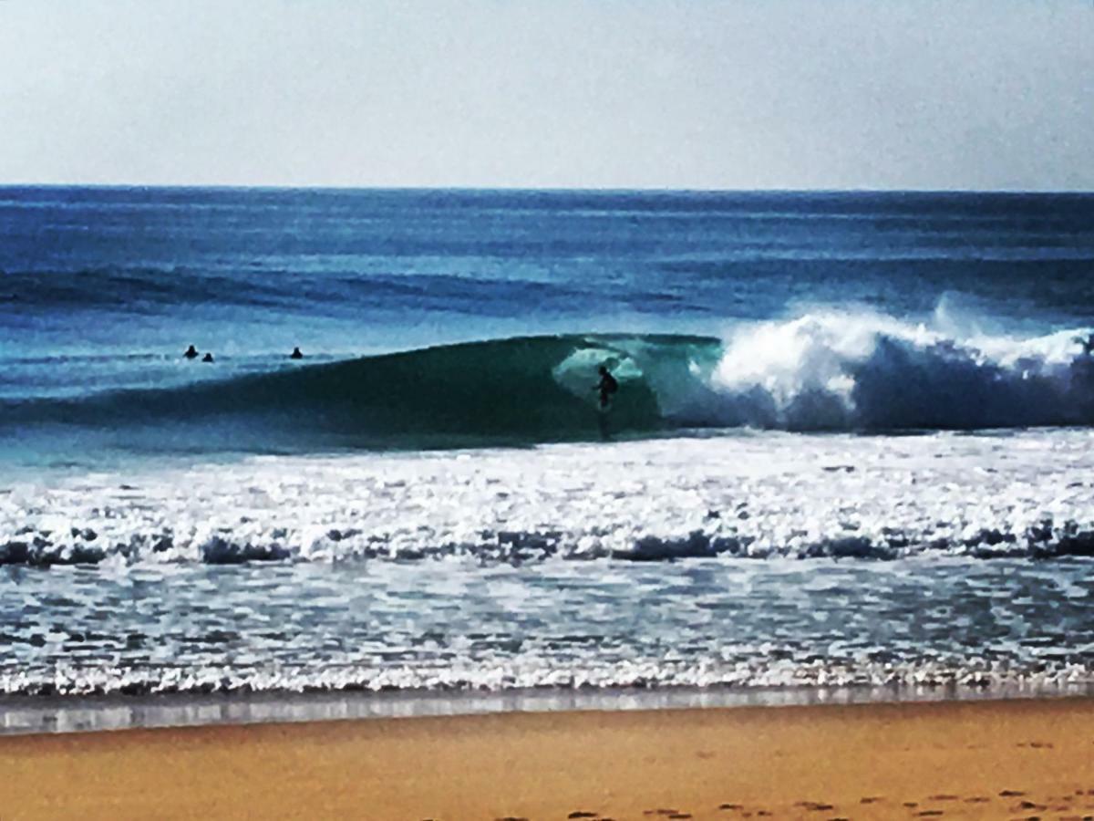 Pineapple Surf House Hostel อาโตเกีย ดา บาเลยา ภายนอก รูปภาพ