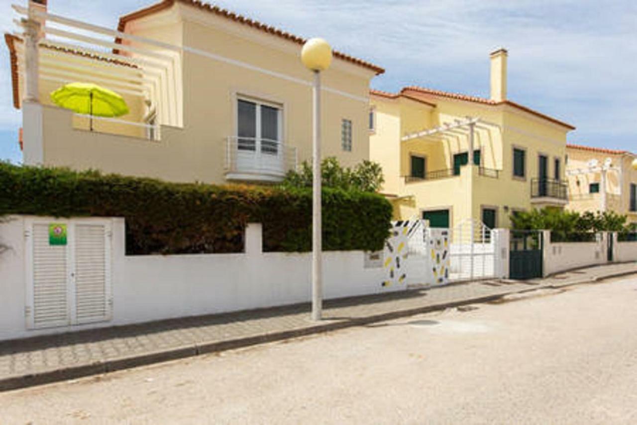 Pineapple Surf House Hostel อาโตเกีย ดา บาเลยา ภายนอก รูปภาพ